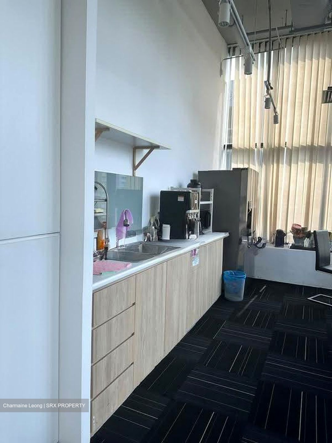 Zhongshan Mall (D12), Office #637665831